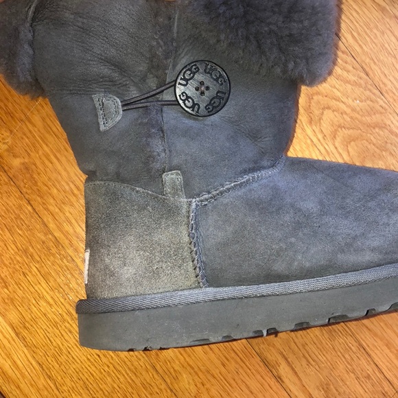 Uggs - Picture 4 of 5